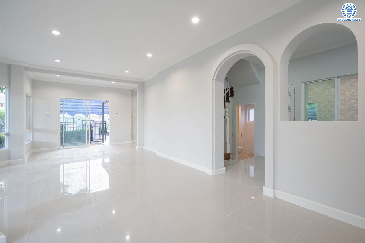 บ้านมือสองตกแต่งใหม่ โครงการ มณีรินทร์พาร์ค รัตนาธิเบศร์-ท่าอิฐ แบรนด์ Property Perfect เนื้อที่ 59.4 ตร.ว. ฟังก์ชัน 3 ห้องนอน 3 ห้องน้ำ จอดรถได้ 2 คัน บนทำเลศักยภาพ เชื่อมต่อทั้ง ถนนรัตนาธิเบศร์ และถนนราชพฤกษ์ ใจกลาง 2 เซ็นทรัลฯ ใกล้ทางด่วน "งามวงศ์วาน" และรถไฟฟ้า "สถานีบางรักน้อยท่าอิฐ"...